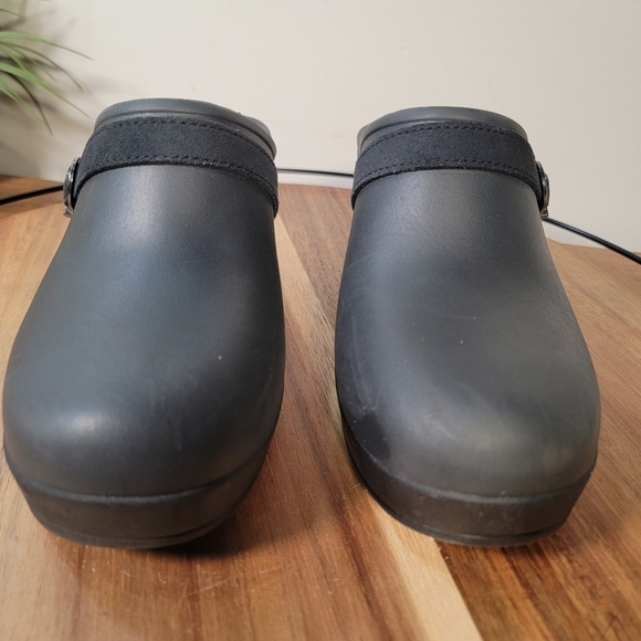 CROCS Sarah Clogs Heels Strap and Buckle Size 9 - Picture 7 of 17